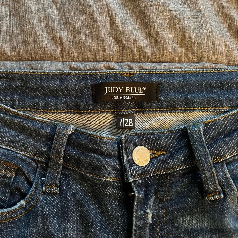 JUDY BLUE Mid Rise Cuffed Skinny Distressed 7/28 Dark Wash - Picture 3 of 9